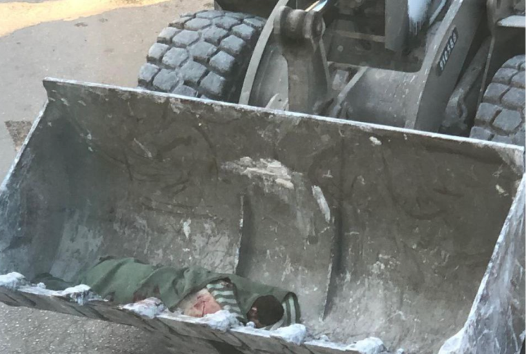 الاحتلال الإسرائيلي يقتل الشاب الفلسطيني نبيل حلبية ويحتجز جثمانه بجرافة