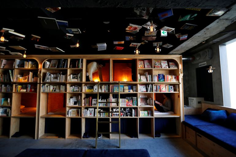فندق في طوكيو يوفر غرفا لمُحبي قراءة الكتب الورقية
