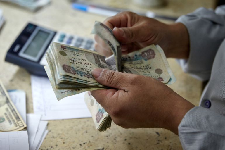 الجنيه المصري يواصل الهبوط أمام الدولار