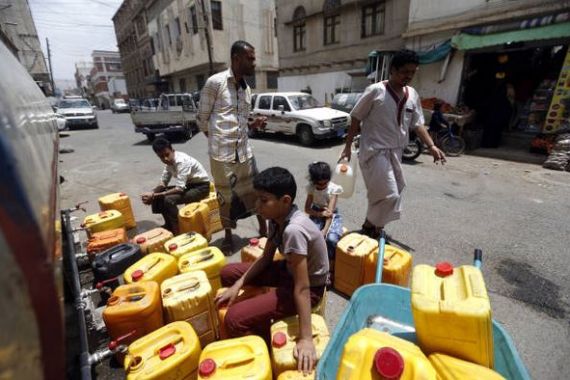 تعاني اليمن من انهيار البنية التحتية بعد أكثر من عامين من الحرب بين الحكومة المدعومة من السعودية وجماعة الحوثي (أرشيفية)