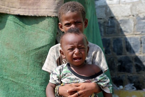 أطفال يمنيون يتضورون جوعا جراء نقص المساعدات الإنسانية