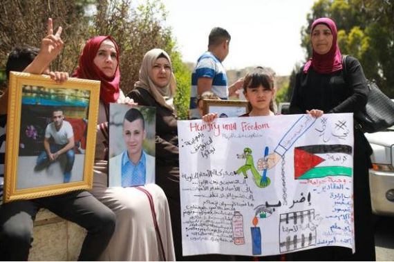 أهالي الأطفال الأسرى في سجون الاحتلال الإسرائيلي 