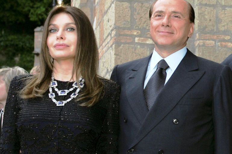 صورة أرشيفية لبيرلوسكوني وزوجته السابقة فيرونيكا لاريو
