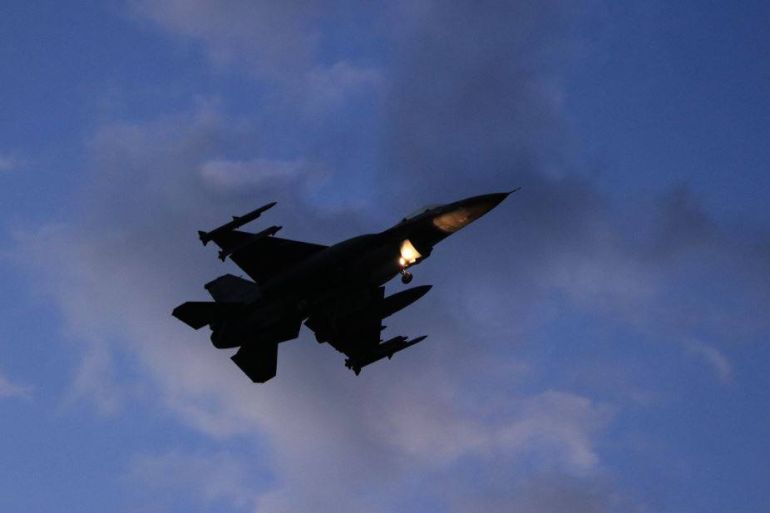 القوات الجوية التركية شنت ضربات جوية على أهداف في عفرين
