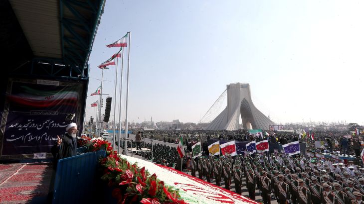 الرئيس حسن روحاني يخطب في الجماهير احتفالا بالذكرى الـ39 لانتصار الثورة الإسلامية في إيران (أرشيفية)