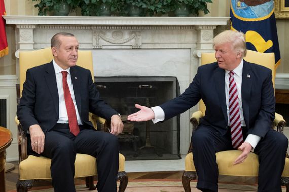 الرئيس الأمريكي دونالد ترامب (يمين) والرئيس التركي رجب طيب أردوغان (يسار) (أرشيفية) 