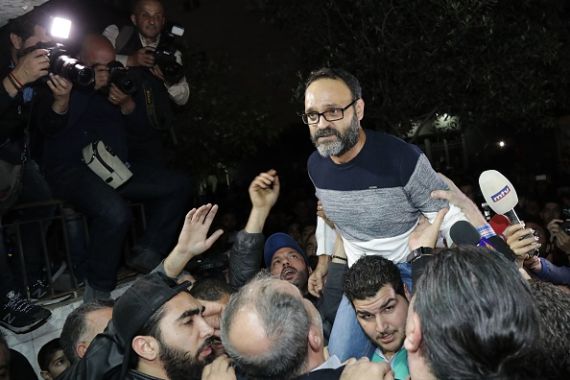 الممثل اللبناني زياد عيتاني وصل إلى منزله في بيروت بعد الإفراج عنه