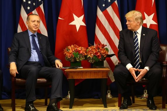 الرئيس الأمريكي دونالد ترامب (يمين) والرئيس التركي رجب طيب أردوغان (يسار) (أرشيفية)