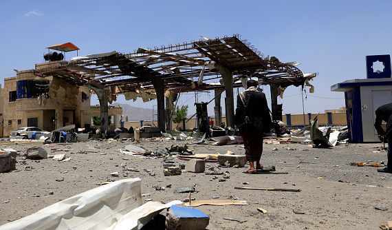 غارات التحالف السعودي دمرت أكبر محطة وقود في العاصمة اليمنية صنعاء