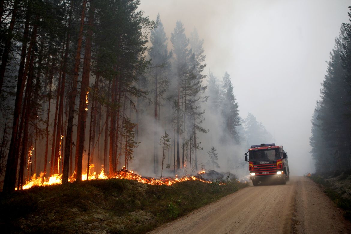 آلاف الحرائق في دول اسكندنافيا .. والسويد تعجز عن مواجهتها