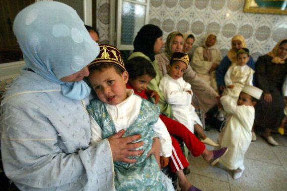 بنين مع أمهاتهم في مدينة فاس المغربية 
