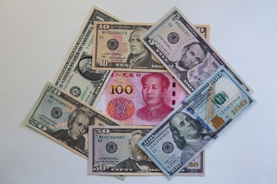 الدولار الأمريكي واليوان الصيني