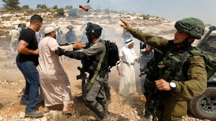 جيش الاحتلال الإسرائيلي فرق مسيرات مناهضة للاستيطان وجدار الفصل العنصري