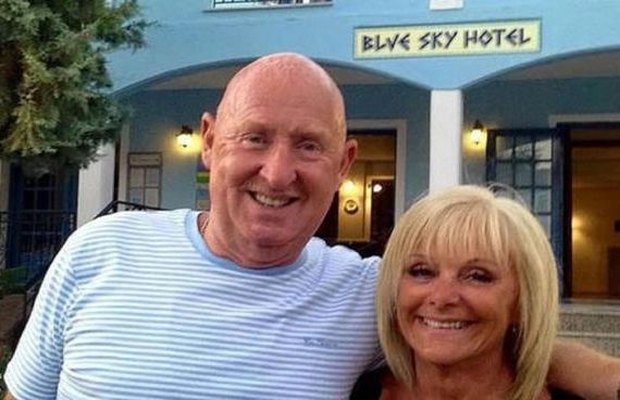 جون وسوزان كوبر توفيا في فندق بالغردقة في مصر الشهر الماضي