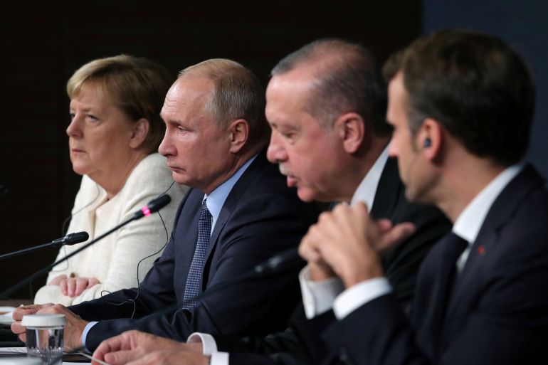 (من اليمين إلى اليسار) رؤساء فرنسا وتركيا وروسيا والمستشارة الألمانية