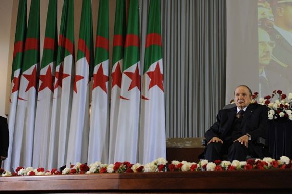 الرئيس الجزائري عبد العزيز بوتفليقة لم يعلن حتى الآن موقفه من الدعوات لترشحه لولاية خامسة