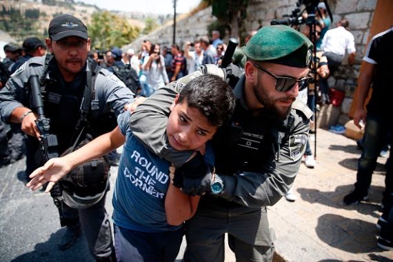 قوات الاحتلال الإسرائيلي تعتقل طفلا فلسطينيا في القدس