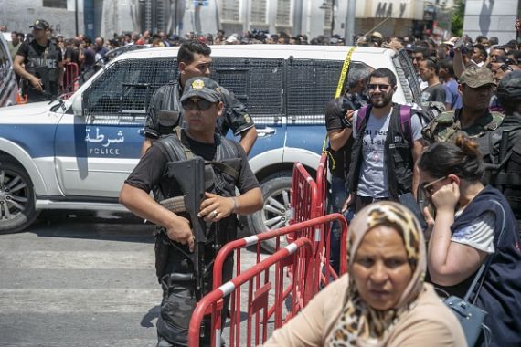 انتشار لقوات الأمن في العاصمة التونسية عقب وقوع هجومين