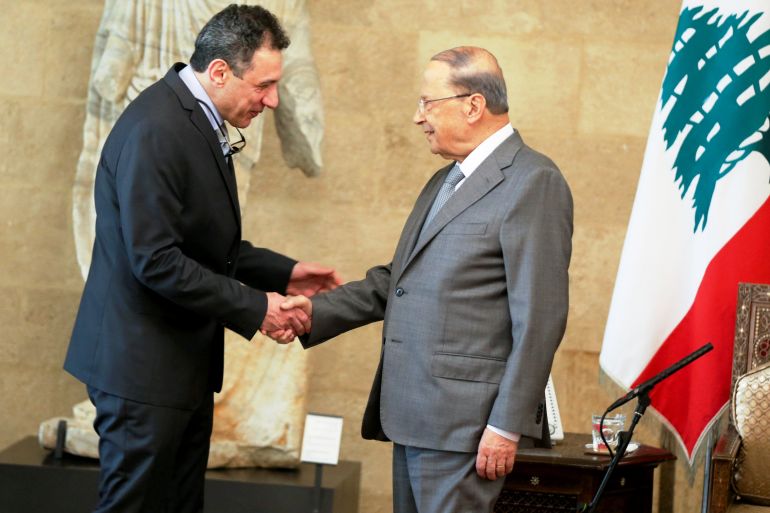 الرئيس اللبناني ميشال عون (يمين) مستقبلا زكا (يسار)