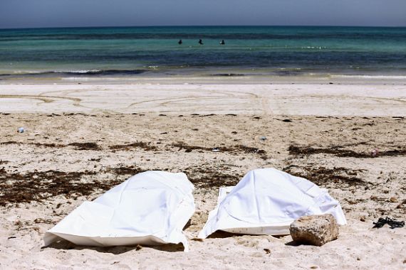 جثث مهاجرين على سواحل تونس تنتظر دفنها