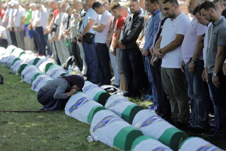 مراسم دفن رفات ضحايا مجزرة سربرنيتسا في الذكرى الرابعة والعشرين للمجزرة