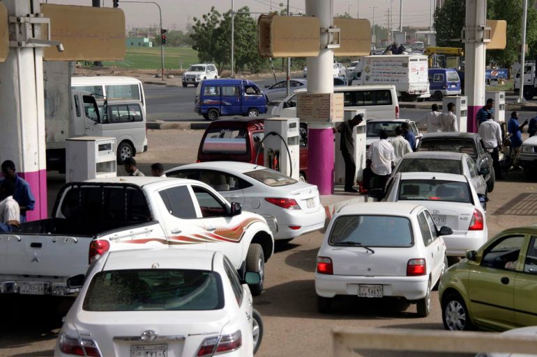 تجدد أزمة الوقود في السودان تحدٍ آخر يواجه حكومة حمدوك