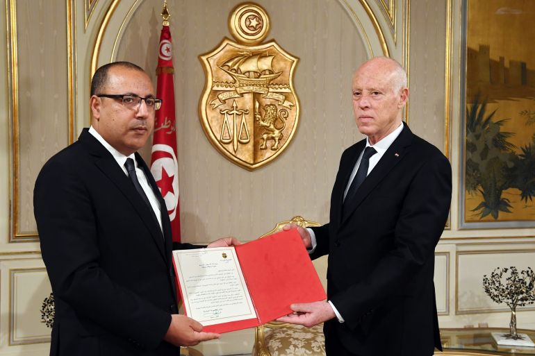 الرئيس التونسي قيس سعيد كلف وزير الداخلية هشام المشيشي بتشكيل الحكومة