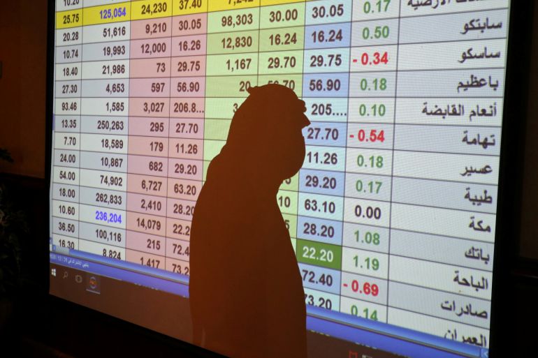 السعودية تعاني انكماشًا اقتصاديًا وعجزًا في الميزانية مع ارتفاع نسبة البطالة