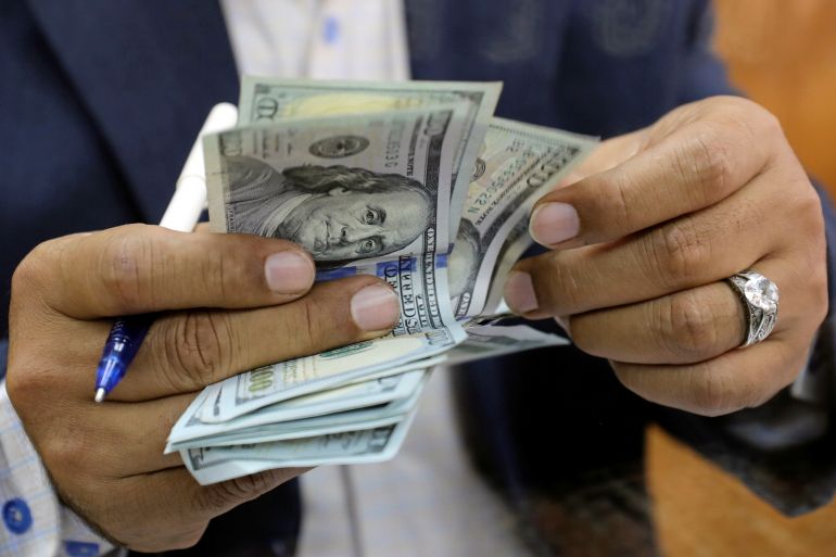 ارتفاع سعر صرف الدولار يعني موجة من التضخم في الاقتصاد المصري