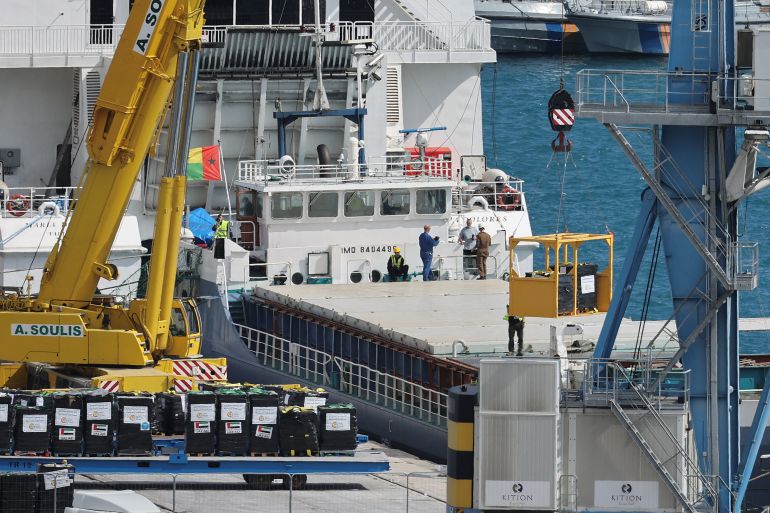 عادت السفن التي تحمل مواد الإغاثة إلى الإبحار من ميناء لارنكا في قبرص