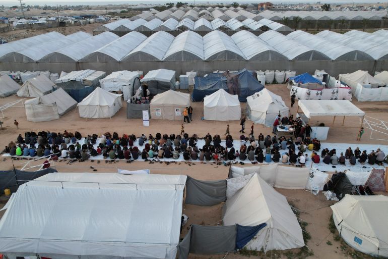 نحو مليون ونصف المليون يتكدسون في مخيمات الإيواء في رفح