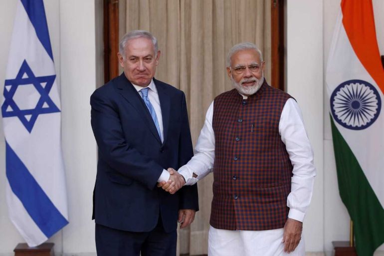 رئيس الوزراء الهندي ناريندرا مودي ونظيره الإسرائيلي بنيامين نتنياهو