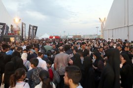 سعوديون يحضرون معرض كوميك كون في جدة