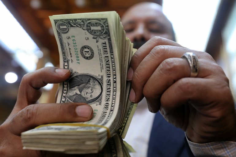 سعر الدولار يقفز لأعلى مستوى له أمام الجنيه المصري منذ شهر