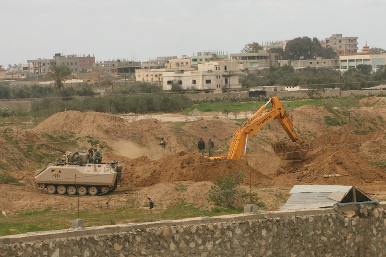 الجيش المصري يواصل تدمير الأنفاق على الشريط الحدودي مع قطاع غزة
