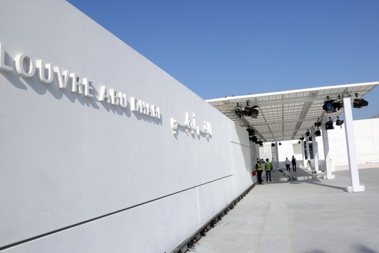 أبو ظبي احتجزت صحافيين سويسريين كانا في مهمة تغطية افتتاح متحف اللوفر