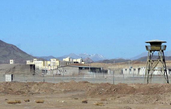منشأة تخصيب اليورانيوم في نطنز على بعد 200 ميل (322 كم) جنوب طهران