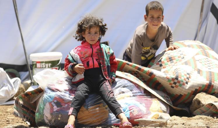 أطفال نازحون من ريف درعا يعيشون في العراء