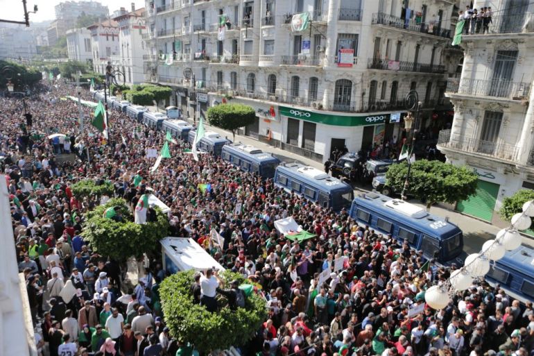 الجزائريون خرجوا الجمعة رفضا للانتخابات الرئاسية المقبلة