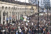 تعد هذه الجمعة من المظاهرات الـ45 على التوالي ودون انقطاع منذ اندلاع الحراك في 22 فبراير/ شباط الماضي