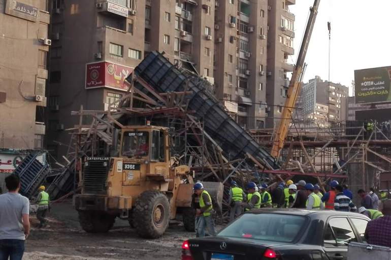 انهيار جانب من كوبري في شارع عباس العقاد بمدينة نصر