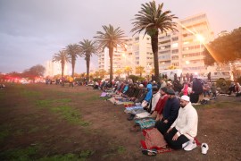 مسلمون يؤدون صلاة عيد الفطر في جنوب أفريقيا