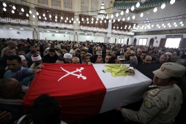 تشييع جثمان بعض الجنود من ضحايا التفجيرات في مصر
