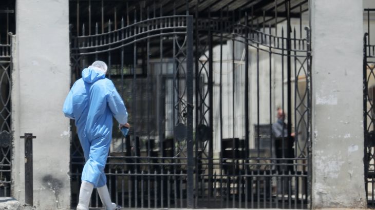 المواطن المصري يواجه خطر فيروس كورونا المستجد والسلطات تهاجم الأطباء