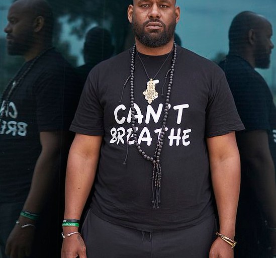 الناشط الأمريكي الأسود وأحد زعماء حركة "حياة السود مهمة"، هوك نيوصم