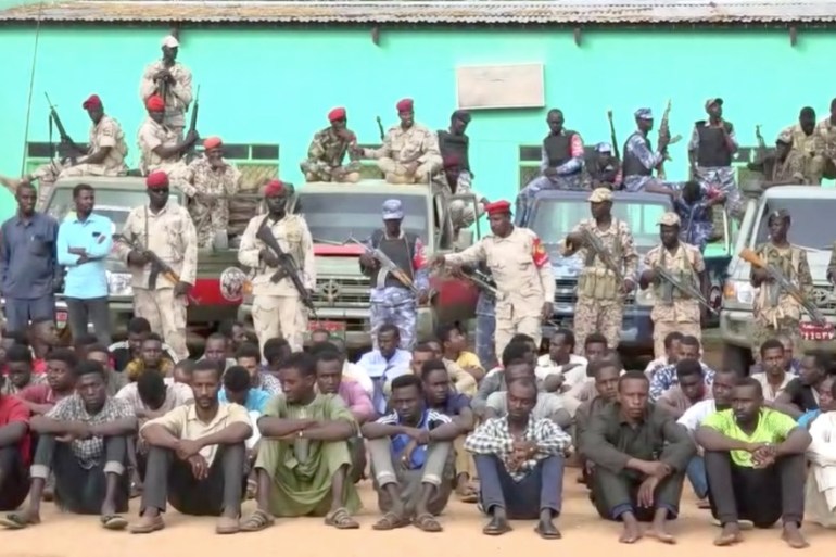 توقيف عدد من السودانيين كانوا في طريقهم إلى ليبيا "للعمل كمرتزقة"