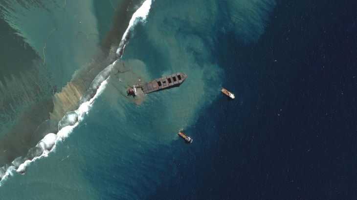صورة بالأقمار الصناعية للسفينة بعد انشطارها