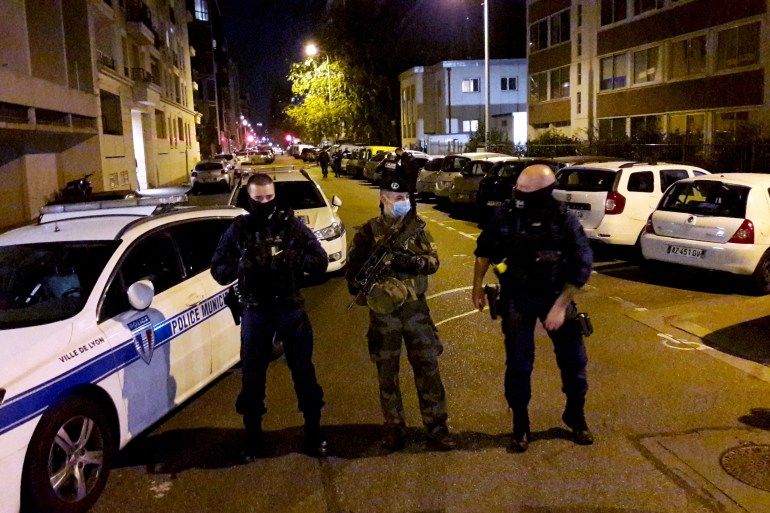 الشرطة الفرنسية تواجه تحديات صعبة بعد تصريحات مسؤولين مسيئة للإسلام