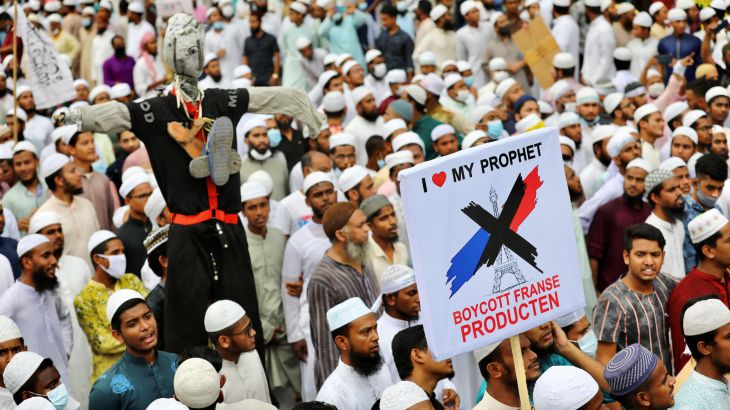 المسلمون في بنغلاديش يطالبون بمقاطعة فرنسا نُصرة للنبي محمد