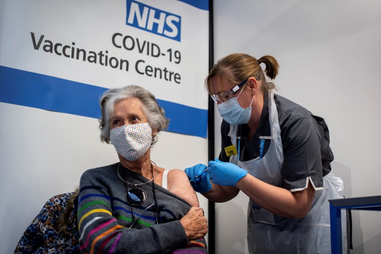 بريطانيا أول دولة ترخّص استخدام لقاح مضاد لفيروس كورونا المستجد